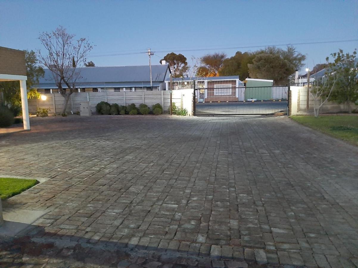 En Route Apartment Beaufort West Exterior photo